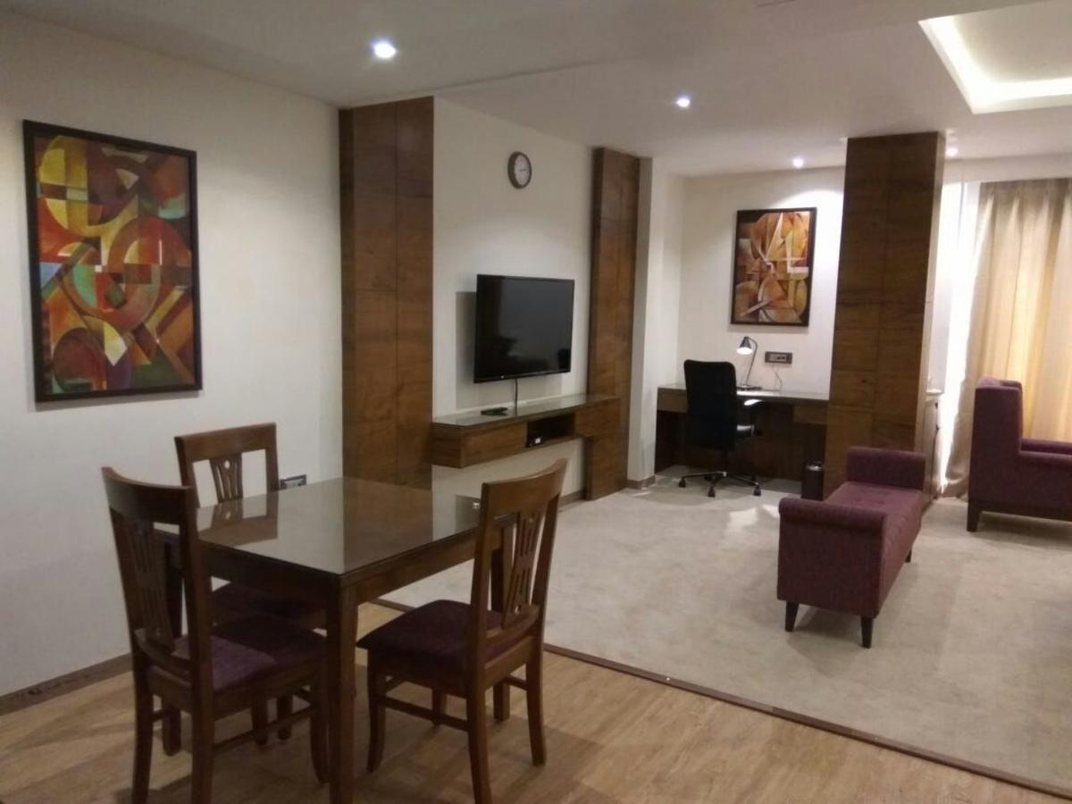 Hotel Surendra Vilas Bhopal Bagian luar foto