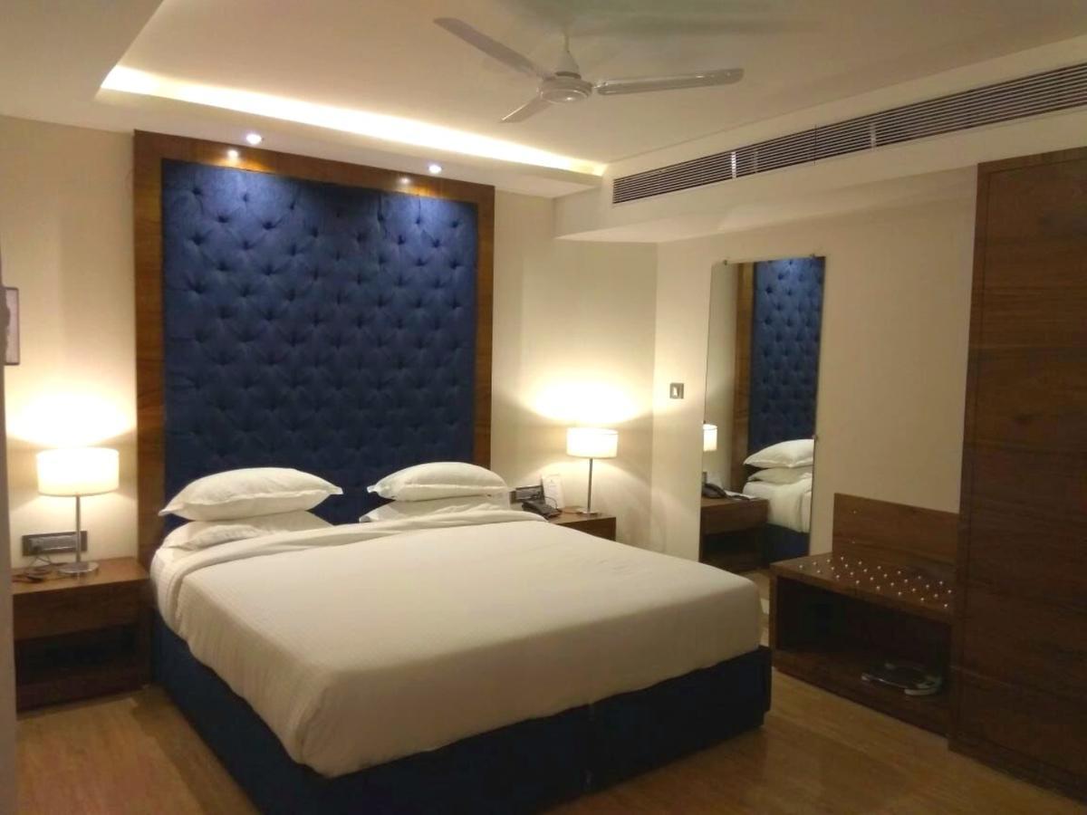 Hotel Surendra Vilas Bhopal Bagian luar foto