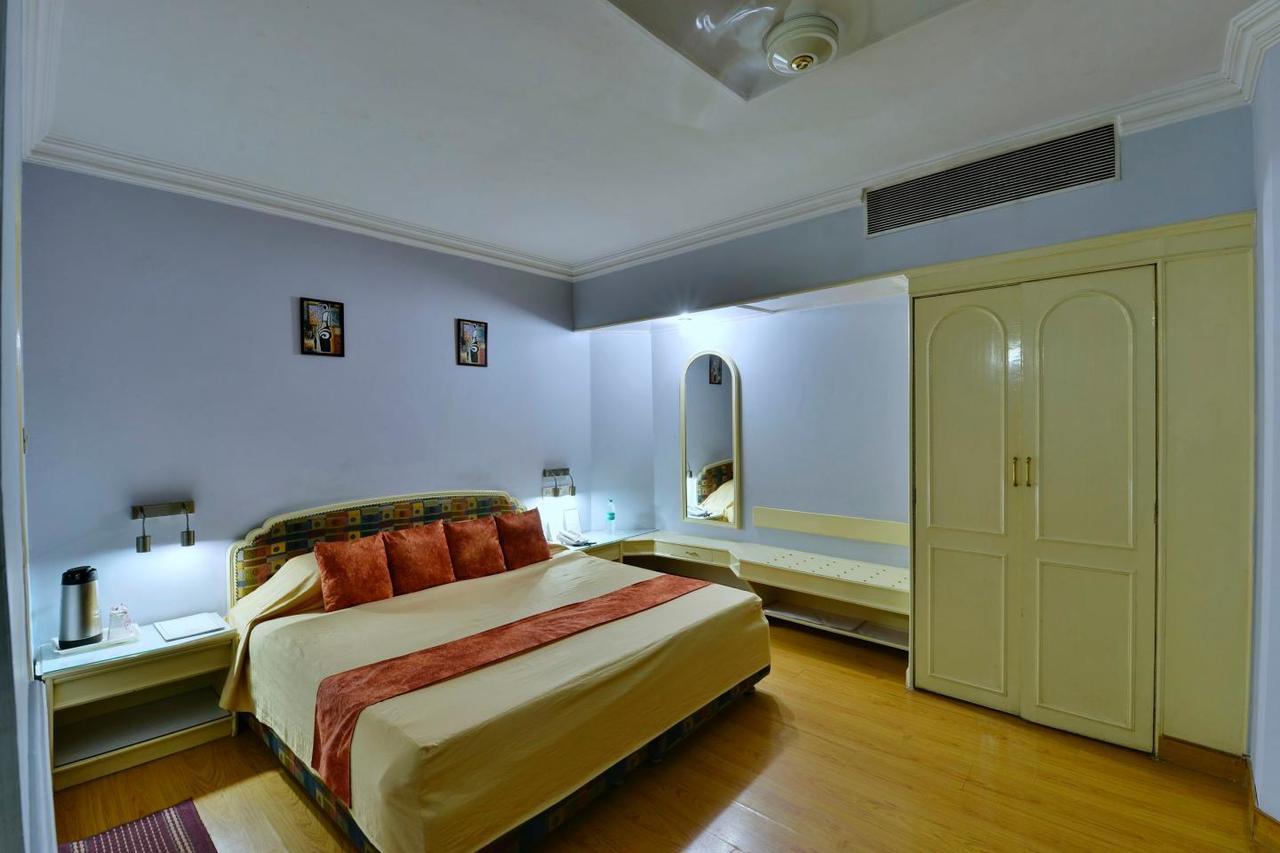 Hotel Surendra Vilas Bhopal Bagian luar foto