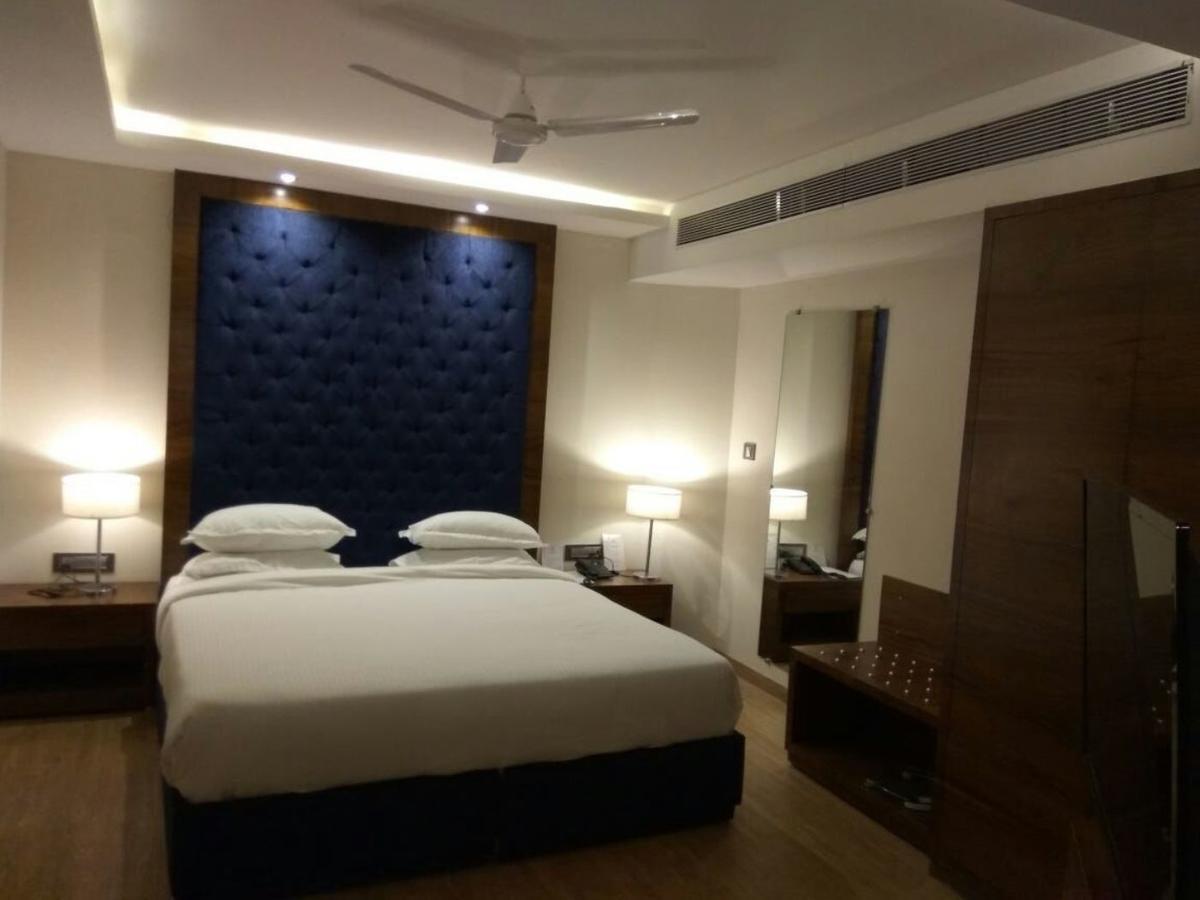 Hotel Surendra Vilas Bhopal Bagian luar foto